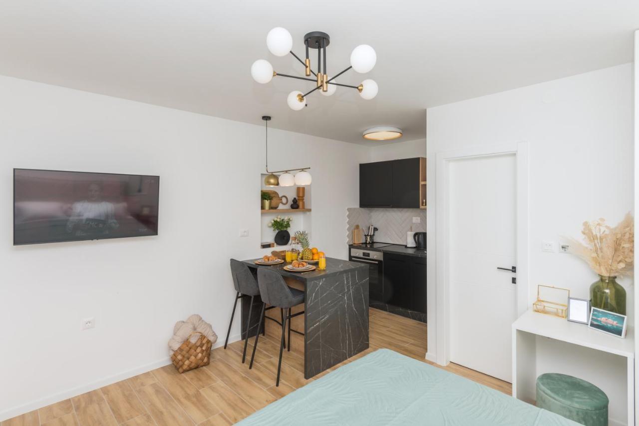 Studio Apartment Bianco, Near Beach, Free Parking, Wi-Fi Makarska Exterior foto